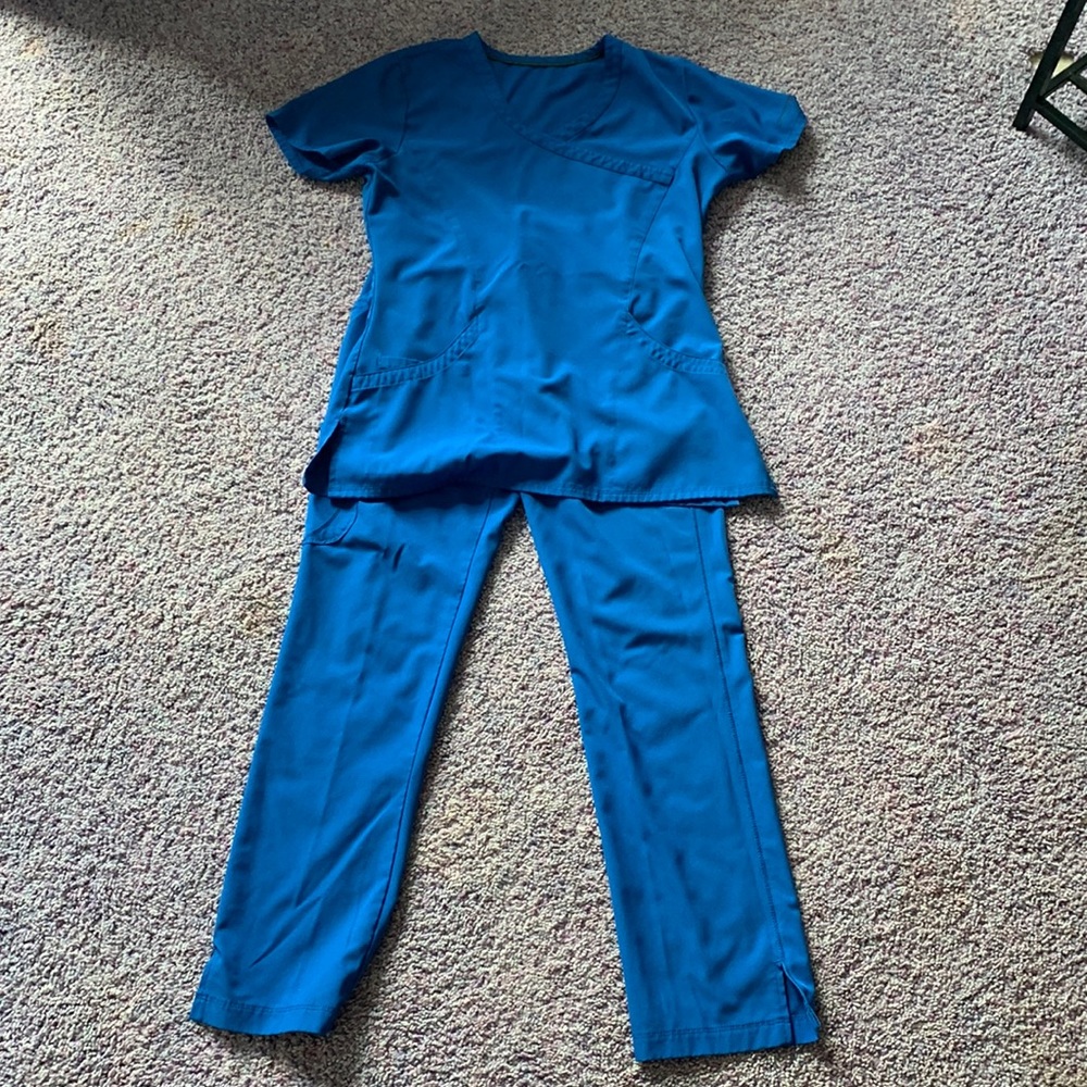 Sketchers Scrubs, good condition super comfortable and breathable.